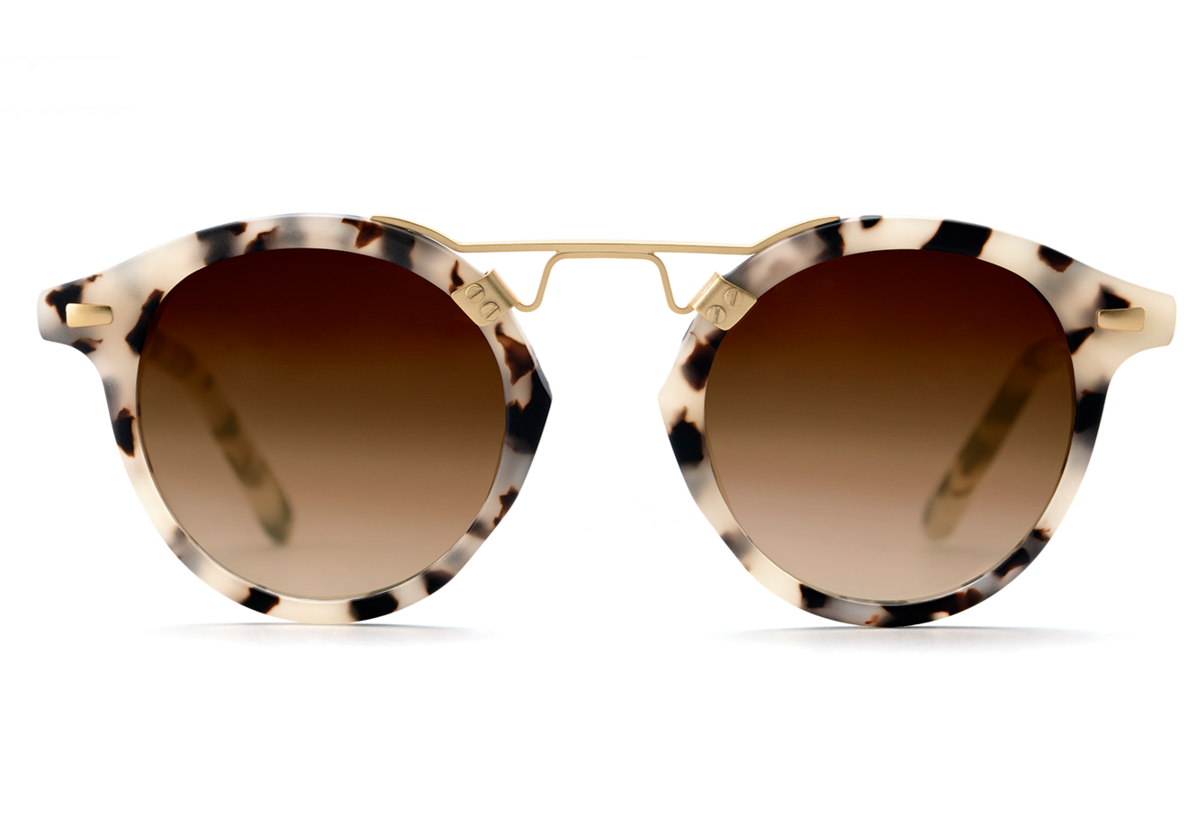 The Krewe St Louis Sunglasses by Krewe feature handcrafted tortoiseshell frames and round, gradient lenses for a customizable fit.