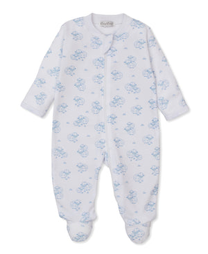 Dress your little one in ultimate comfort with the Kissy Kissy Baby Sweet Sheep Zip Footie. This white infant footed onesie features long sleeves, a convenient front zipper, and an allover light blue cloud and sheep print. Crafted from soft material, this adorable sheep print baby footie is perfect for snuggles and sweet dreams.