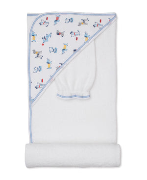 Wrap your little one in the Kissy Kissy Puppy Patch Hooded Towel with Mitt Set – a soft, white hooded towel accented with blue trim and a corner hood featuring an adorable cartoon puppy and sports print. Perfect for baby bath time, this charming puppy-themed set is thoughtfully folded to showcase both sides.