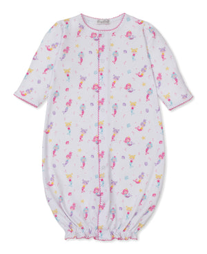 The Kissy Kissy Baby Girls' Underwater Mermaids Convertible Gown is crafted from white Pima cotton and features pink trim with an all-over pastel mermaid print, including sea stars and shells. This long-sleeved gown offers an elastic hem for easy changes and ultimate comfort.