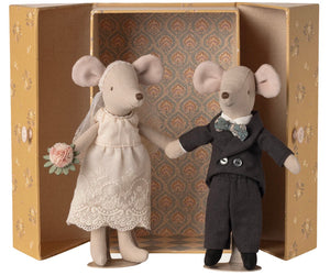 The Maileg Wedding Mice Couple in Box, Mum and Dad, features a charming mouse bride and groom dressed in wedding attire, standing inside an open, patterned box with decorative wallpaper—making it a delightful wedding gift.