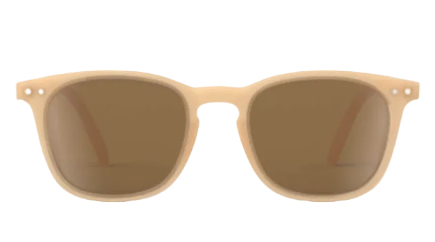 IZIPIZI Kids’ #E Polarized Sunglasses feature a beige frame with brown-tinted polarized lenses, offering a lightweight design and reliable UV protection, shown against a white background.